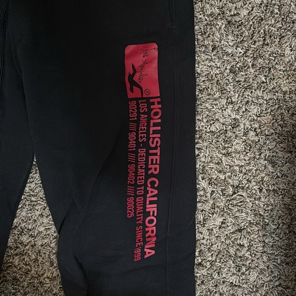 Hollister Men's Stacked Skinny Jogger Pants (Black & Red Graphics / Small - Picture 2 of 6
